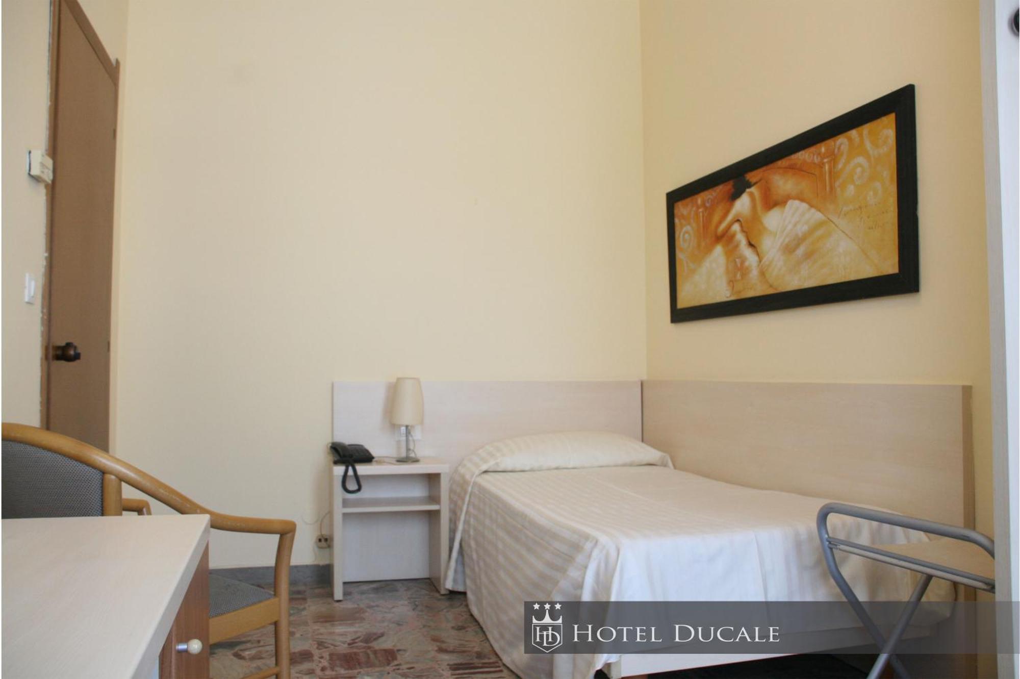 Hotel Ducale Виджевано Екстериор снимка