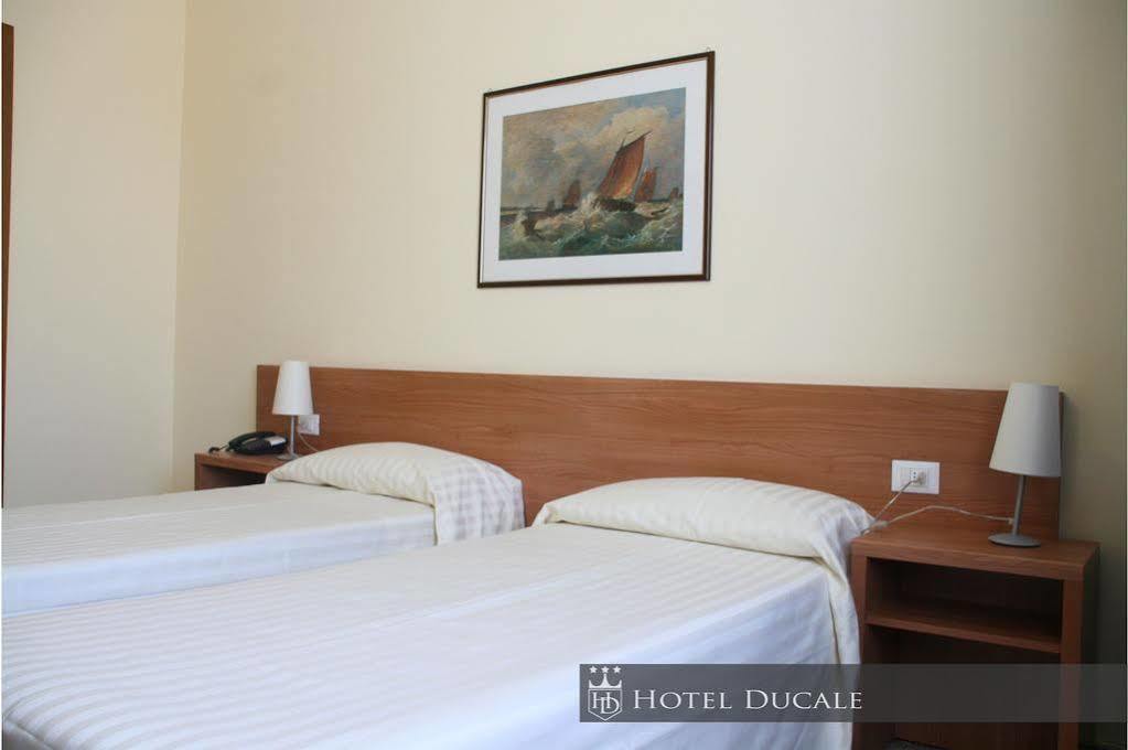 Hotel Ducale Виджевано Екстериор снимка